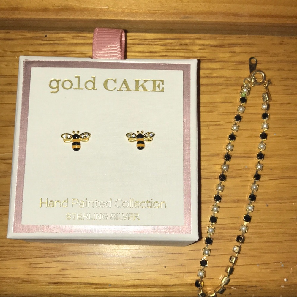 Earnings and bracelet set!